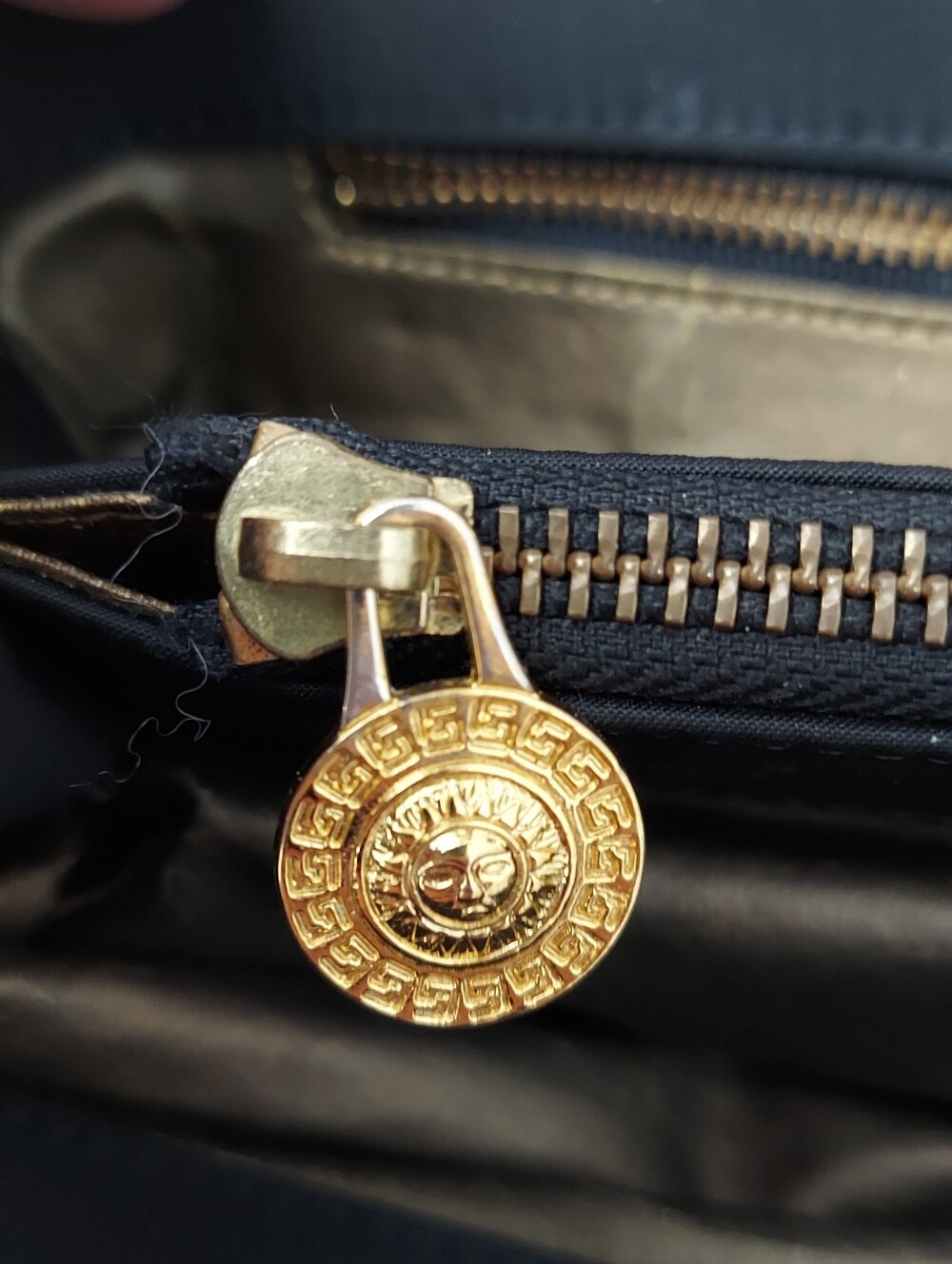 Versace Bag, Portatutto In Vitello, Black & Gold. Vimtage - Picture 11 of 14